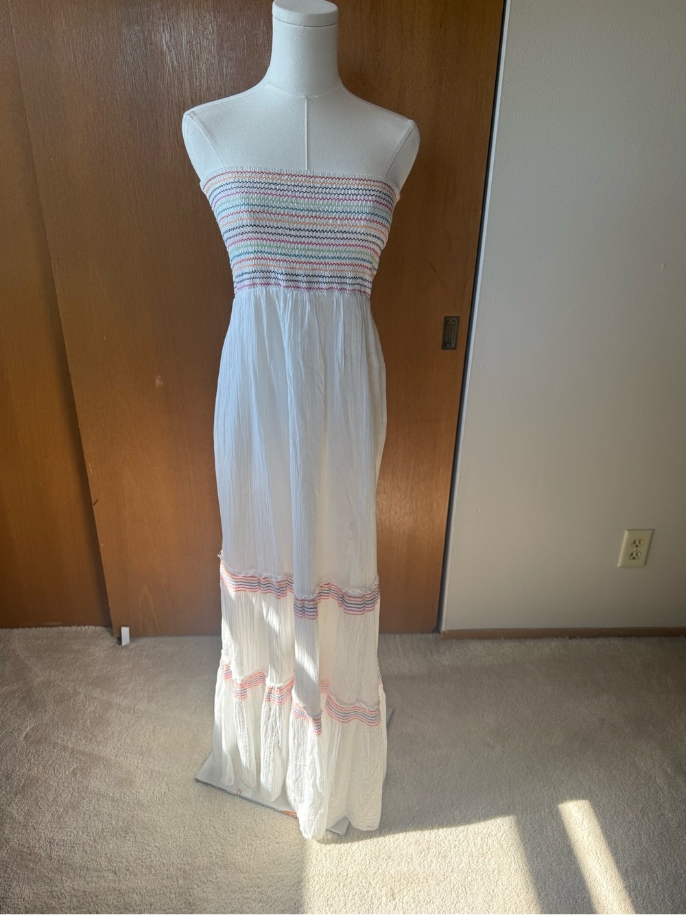 White Strapless Tiered Maxi Dress M Multicolor Smocked Bodice Embroidered - Picture 10 of 10